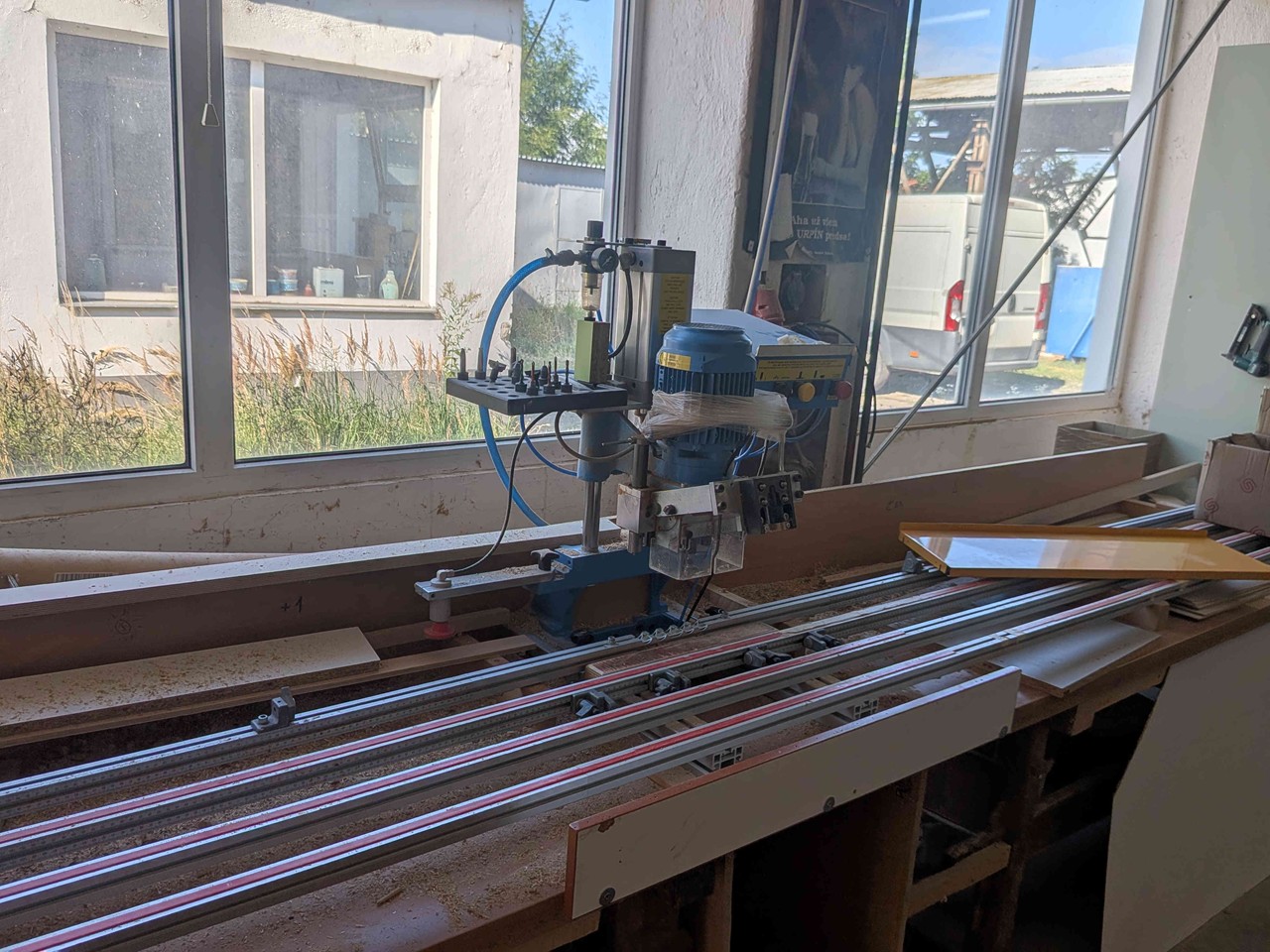 Perceuse à chevilles - -
