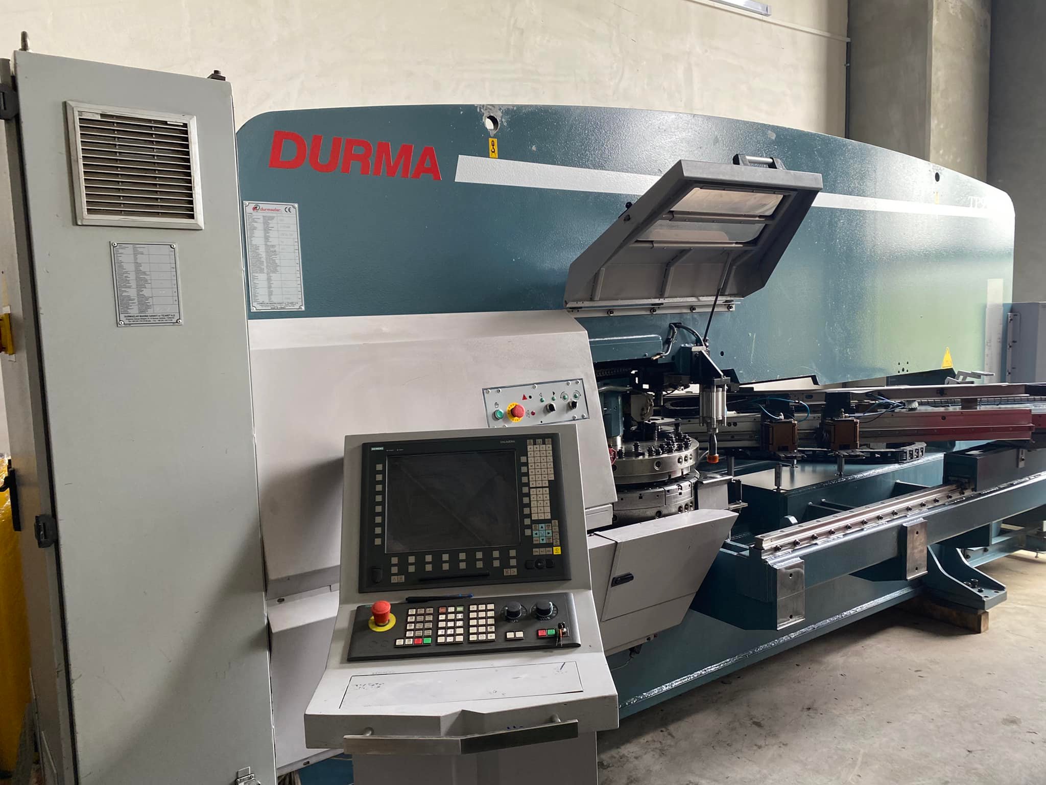 Poinçonneuse à cnc Durma TP9