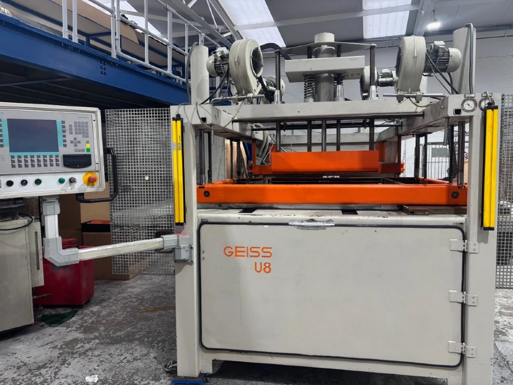 Thermoformeuse pour plaques Geiss DU1500 U8