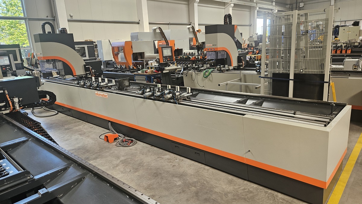 Centre d'usinage CNC 5 axes pour le bois Elumatec SBZ 122-64