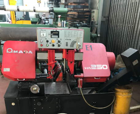 Scie à ruban pour métal Amada HA 250 Bonne affaire