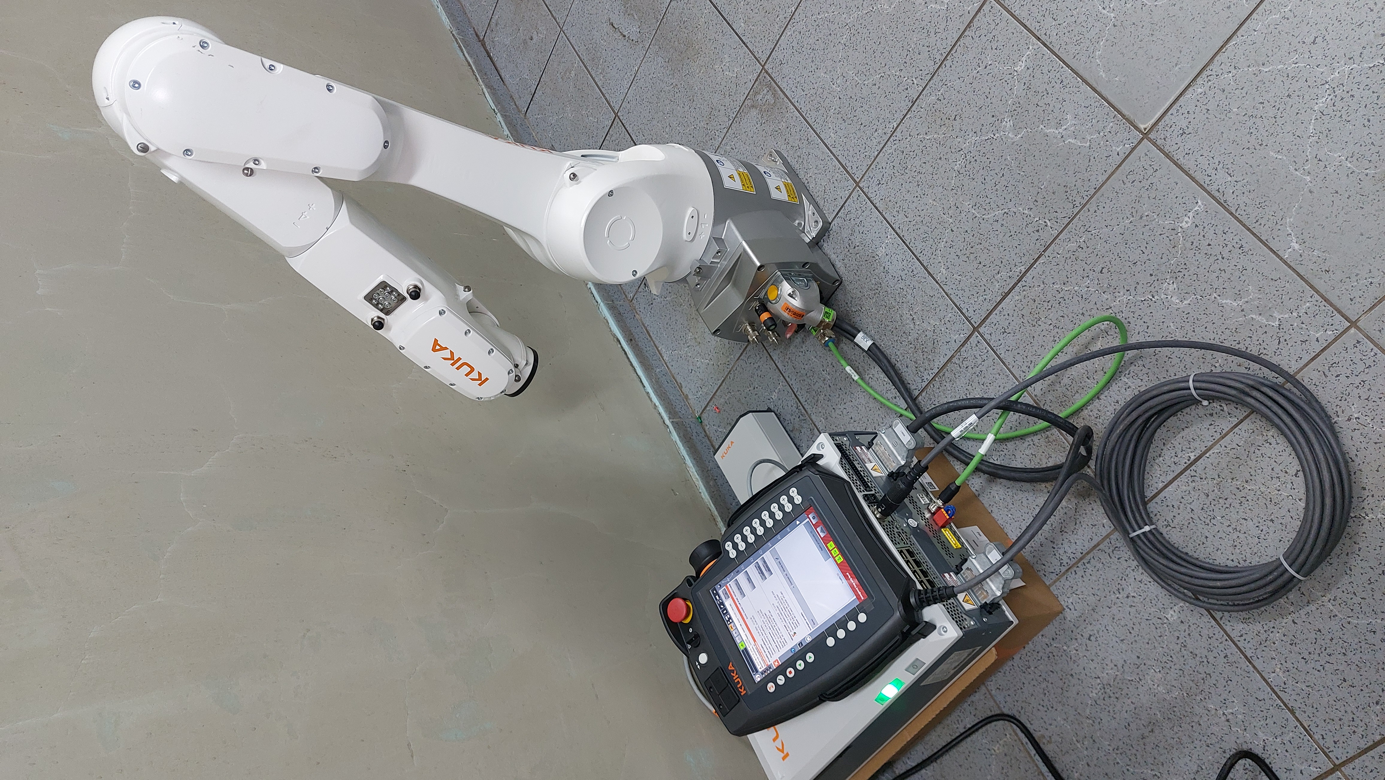 Robot industriel KUKA KR 10 R1100-2 NEUF