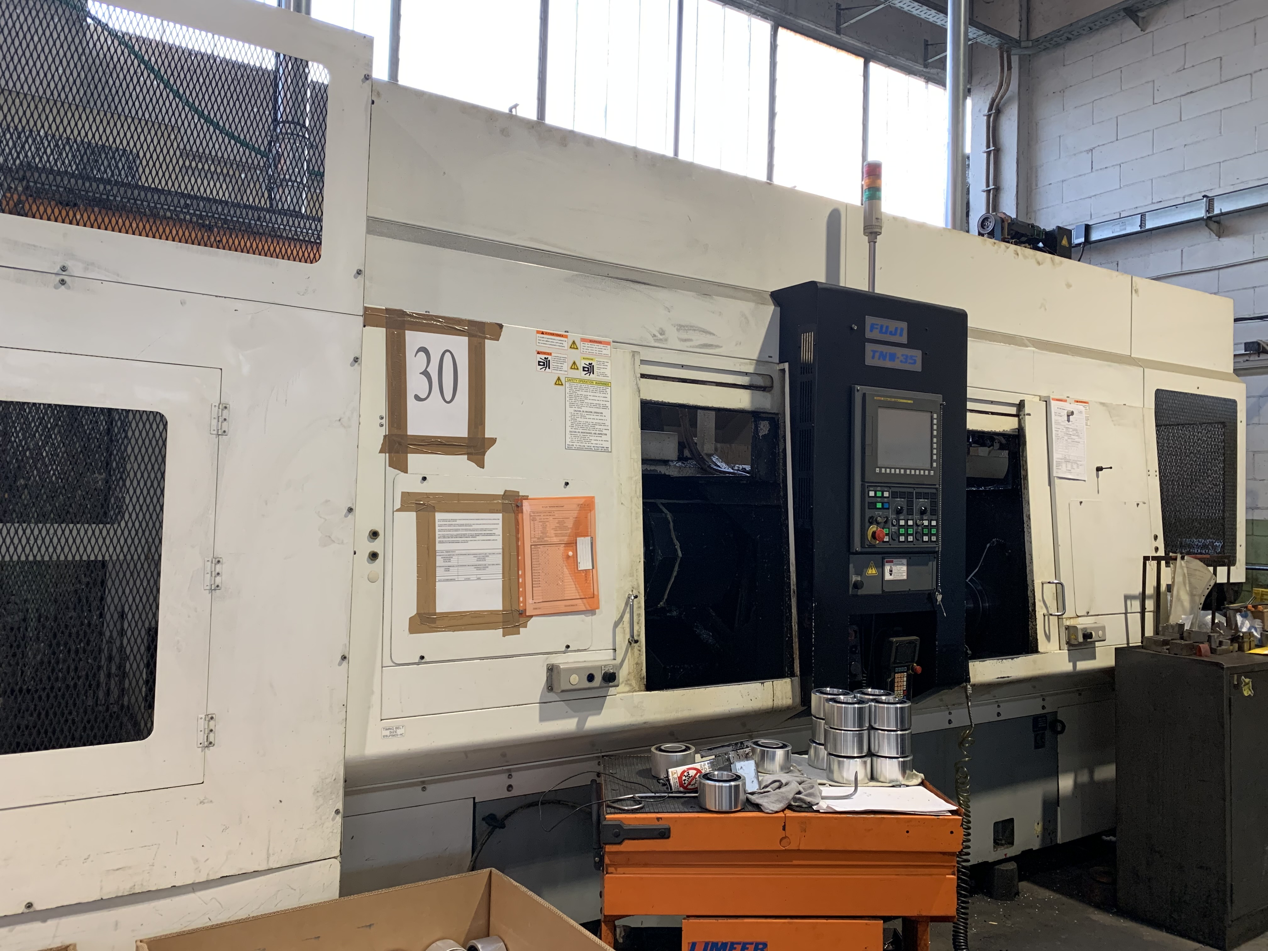 Tour motorisé cnc Fuji TNW 35 d'occasion