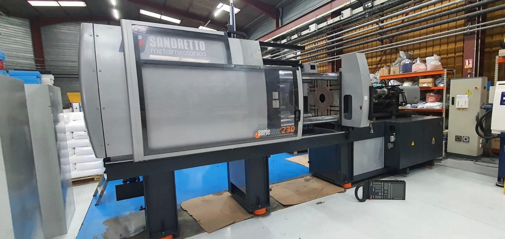 Presse à injecter SANDRETTO SERIE NS 230 T