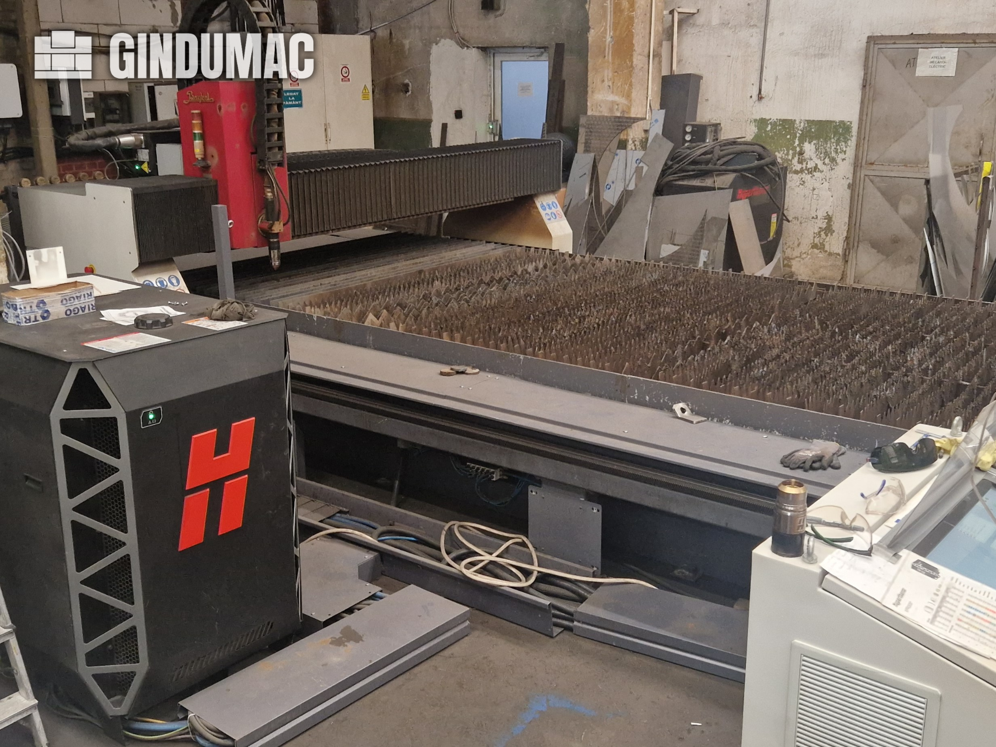 Machine de découpe plasma Baykal BPS 2004
