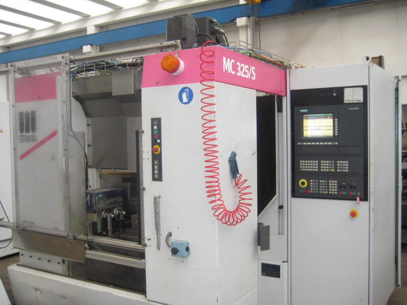 Centre d'usinage avec changeur de palettes STAMA MC 325S d'occasion