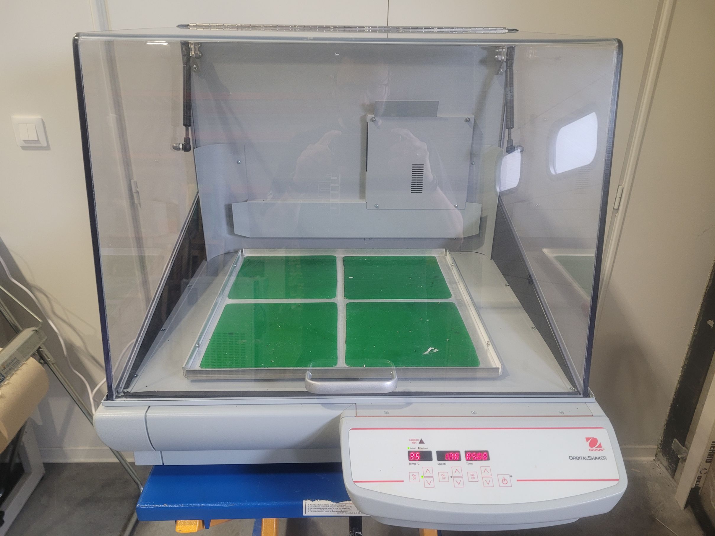 Incubateur réfrigéré OHAUS ISHD23CDG avec agitation orbitale