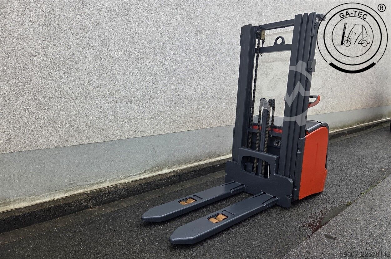 Pallet truck TOYOTA LPE250