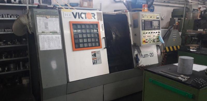 Tour cnc avec outils fixes VICTOR VTURN 20 d'occasion