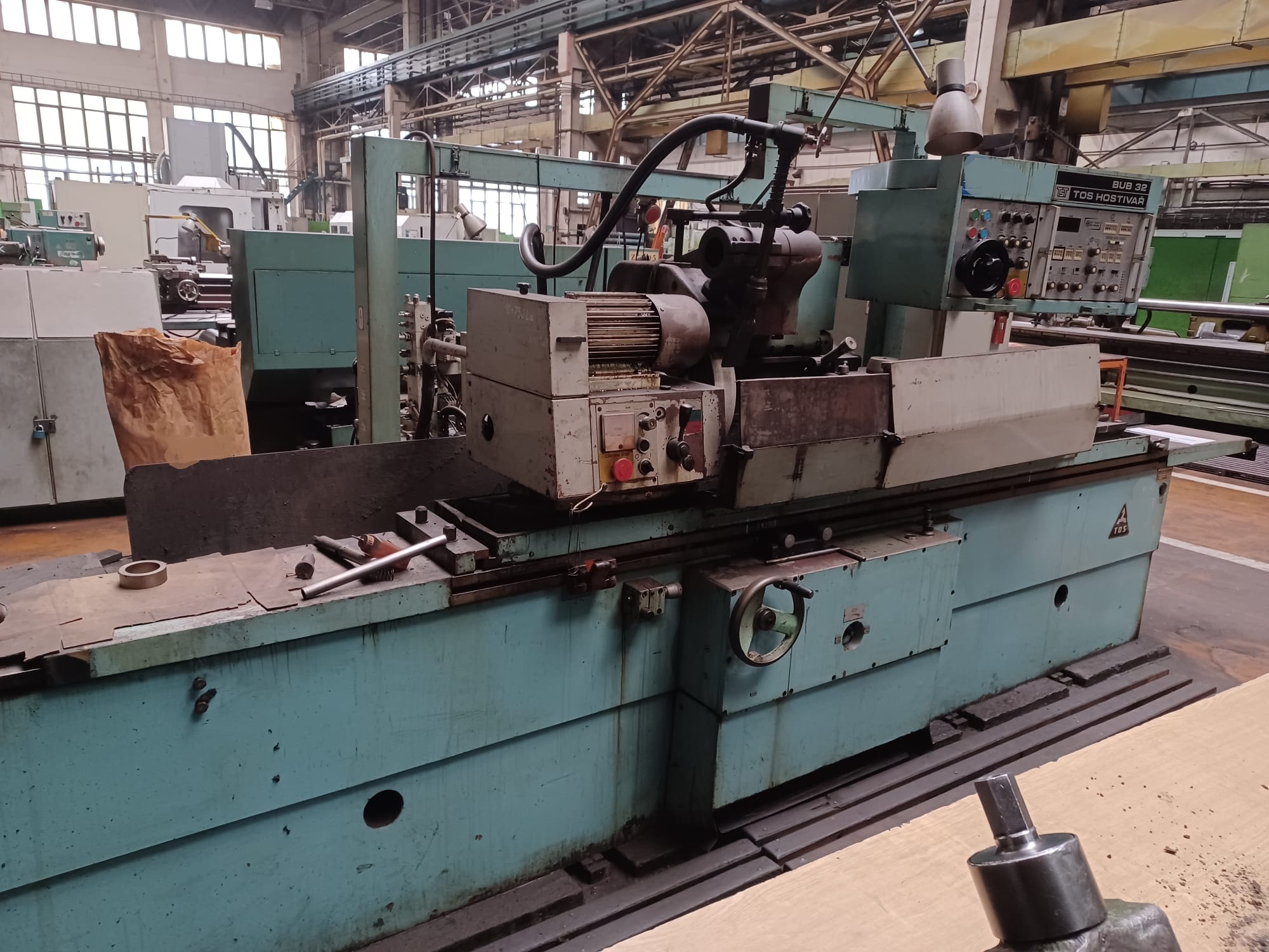 Rectifieuse cylindrique sans centre TOS BUB 32/1500