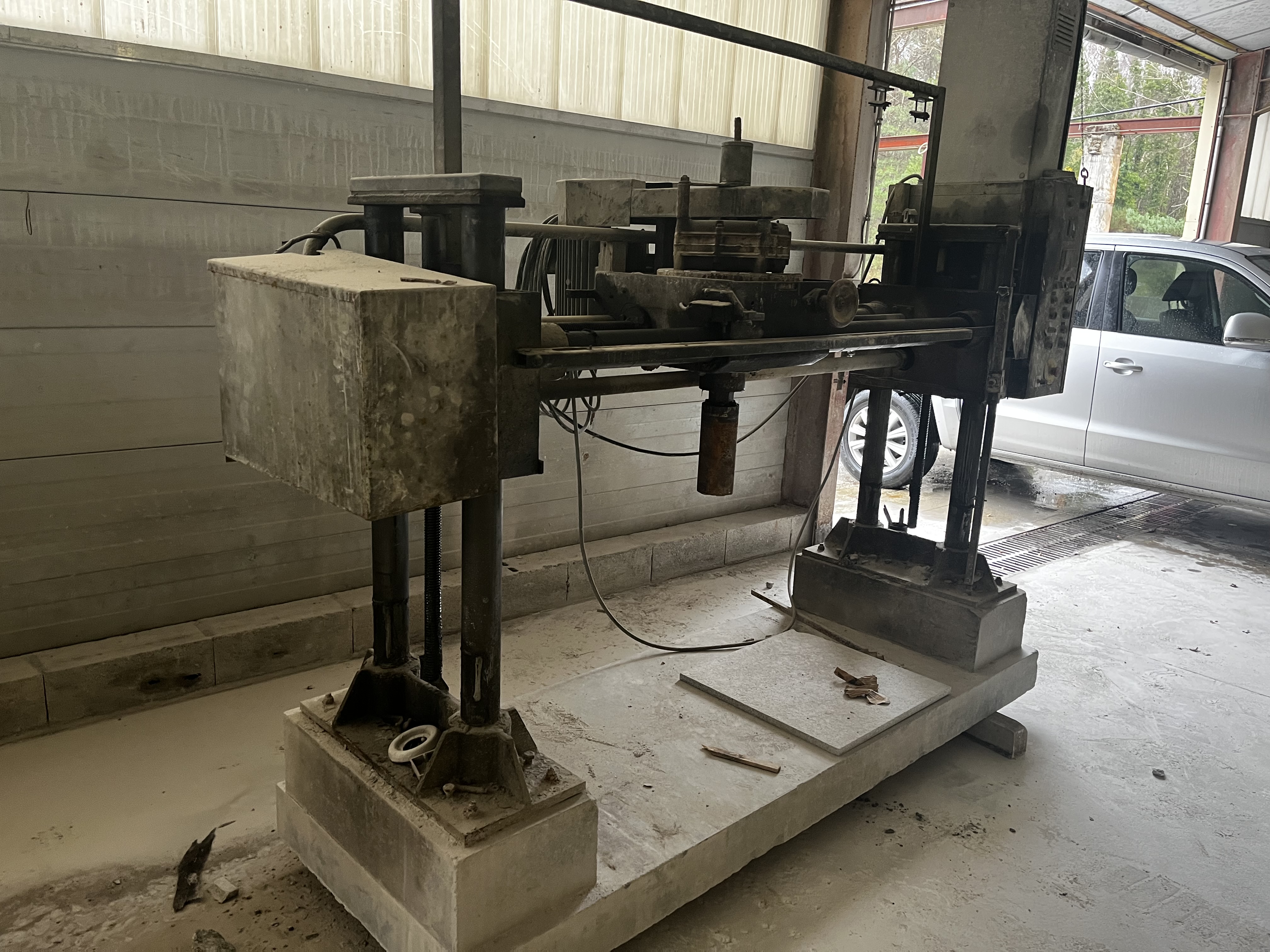 Perceuse industrielle / machine de perçage – HS – pour pièces ou réparation