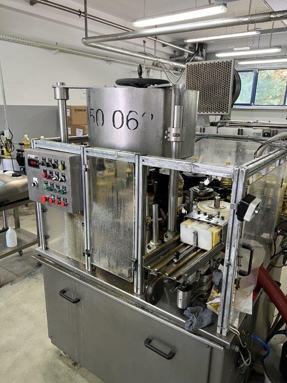 LIGNE DE REMPLISSAGE D'HUILE ALIMENTAIRE AVEC SOUFFLERIE KOSME ET ICS MONOBLOC