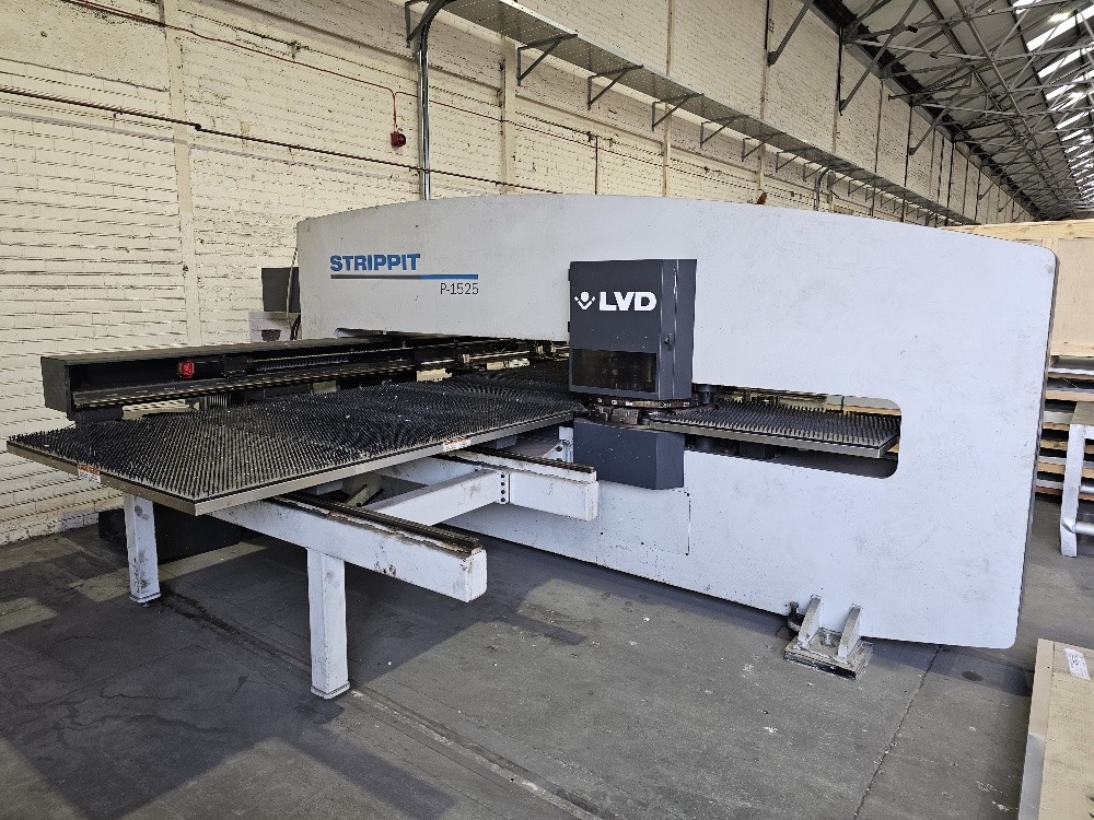 Poinçonneuse CNC LVD Strippet P-1525 Faible nombre d'heures
