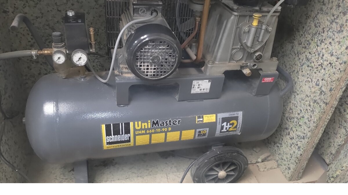Compresseur UNINASTER 660-10-90 D.