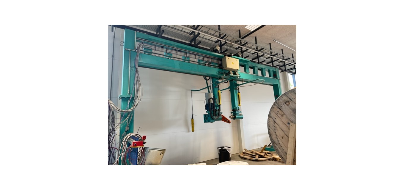 Machine plastique QUEINS_STOLLBERGER BTU 2500