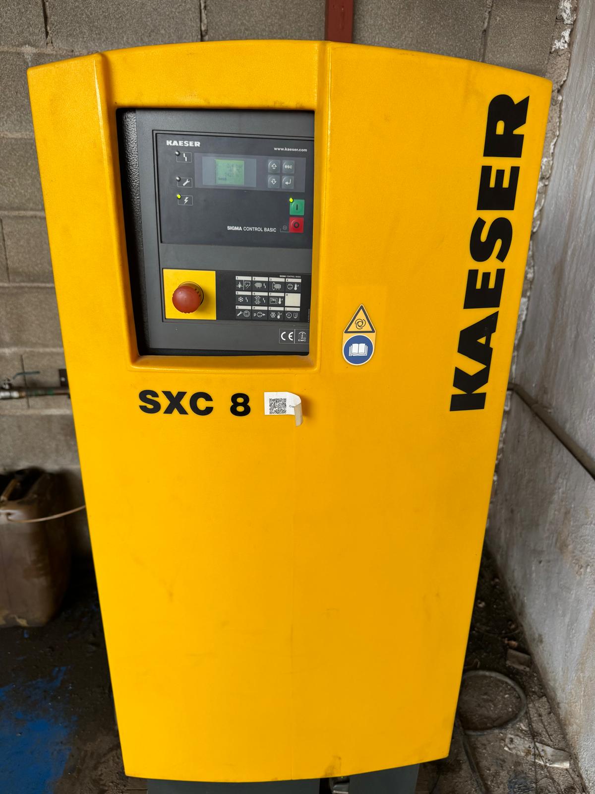 Kaeser SXC 8 5,5 kW - Compresseur à vis avec sécheur et réservoir - 5 427 heures Faible nombre d'heures