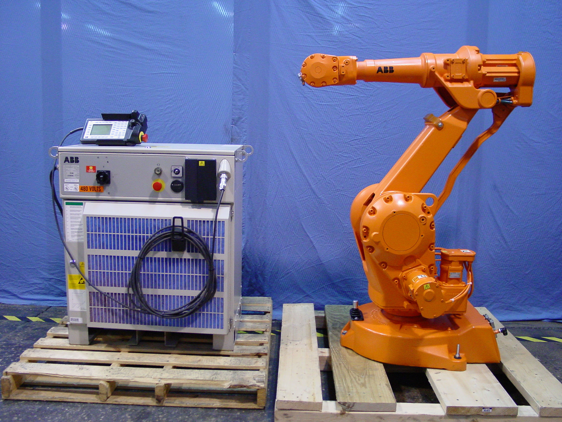 Robot industriel ABB 2400-16
