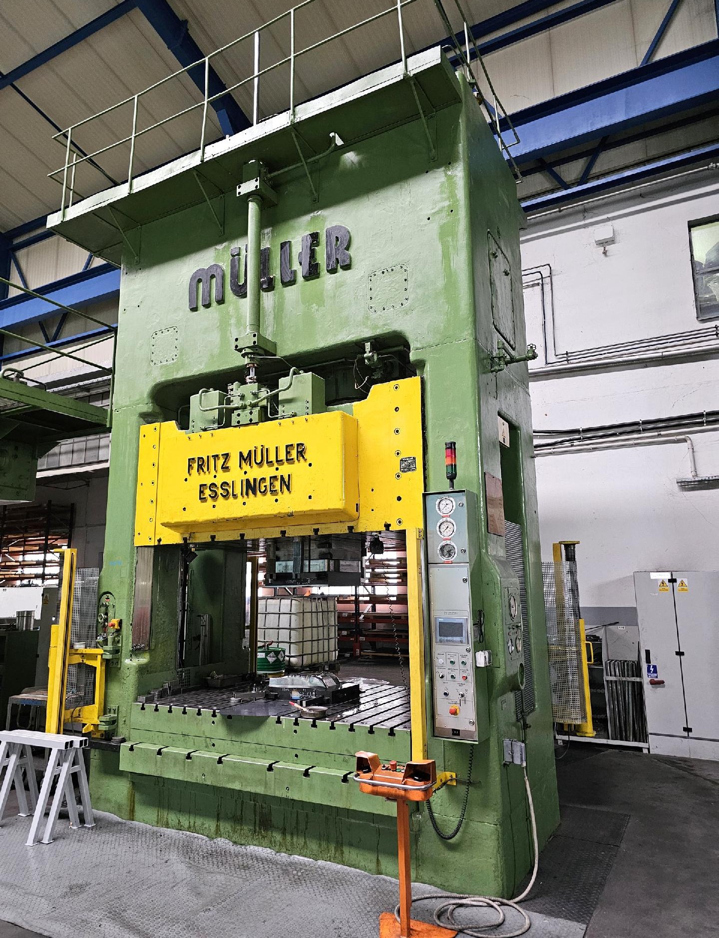 Presse hydraulique FRITZ MUELLER ESSLINGEN ZE 625-4
