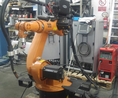 Robot industriel KUKA KR-6 robot with welding Fronius generator