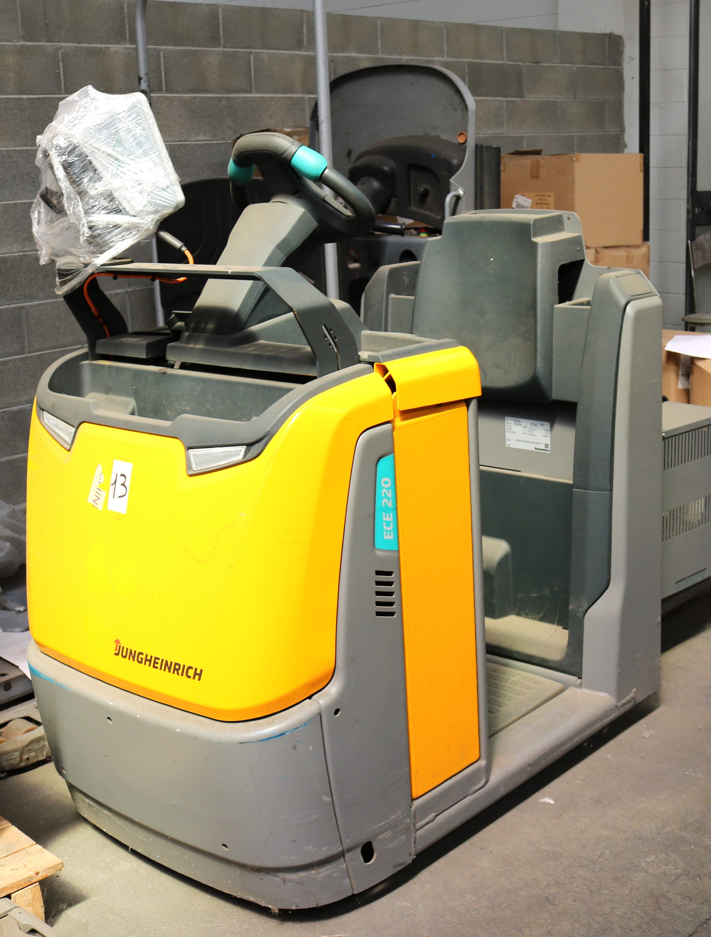 Machine de manutention Jungheinrich AG ECE220