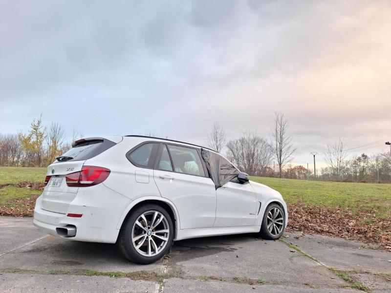 Engin de chantier BMW X5
