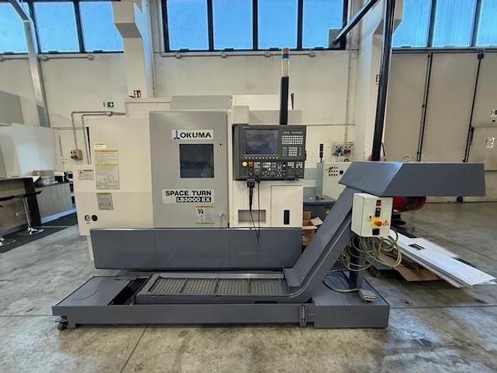 Tour CNC avec ravitailleur de barres OKUMA LB3000EX MY d'occasion