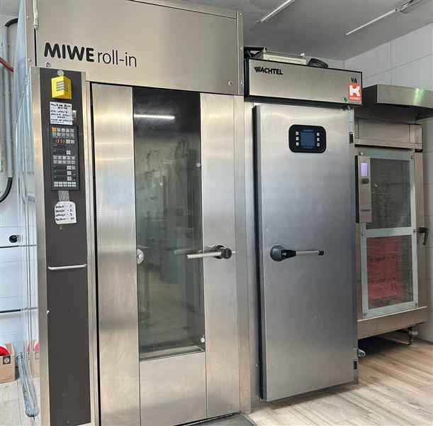 Four MIWE Roll-In 60/60 Rack