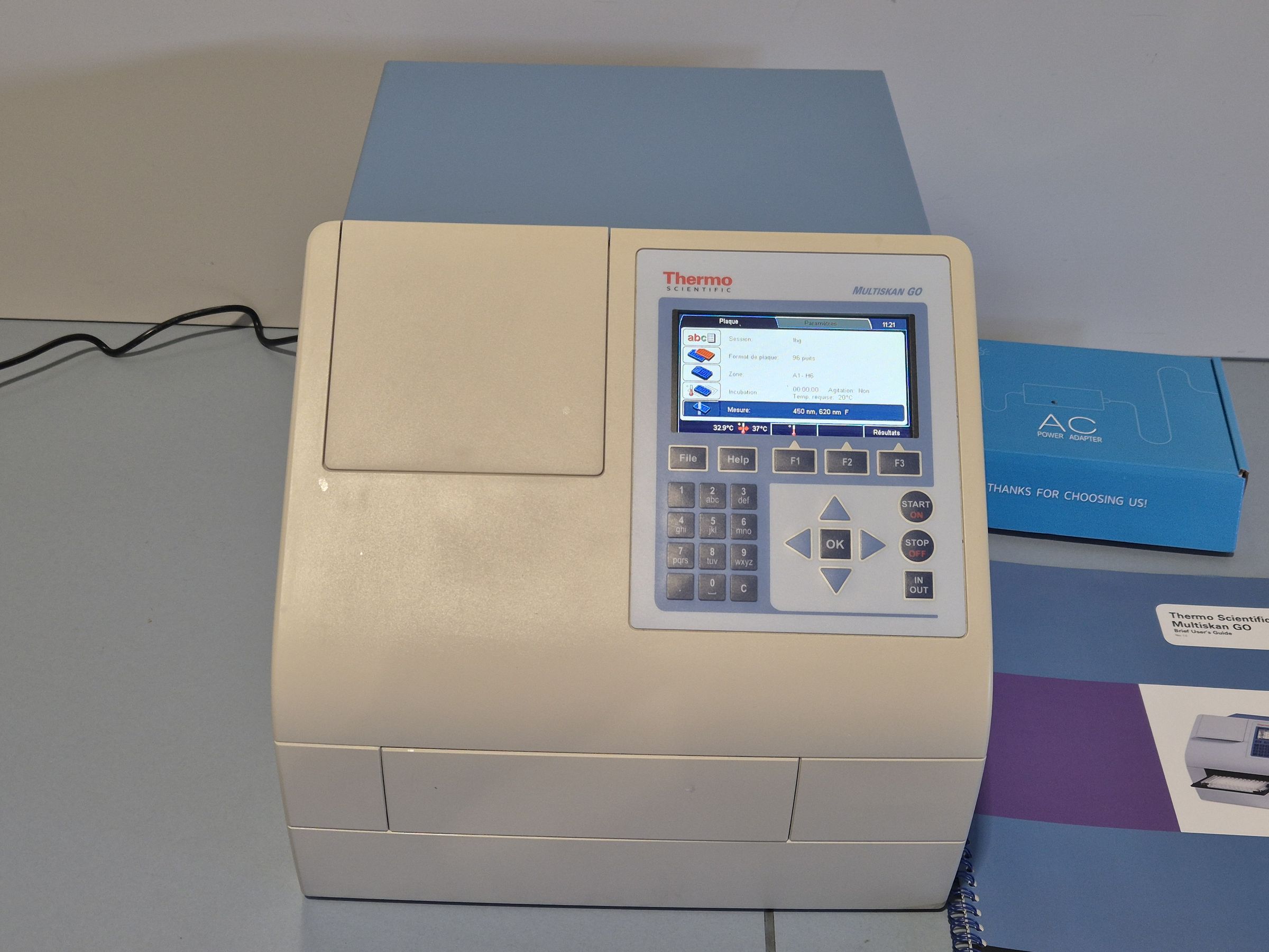 Spectrophotomètre pour microplaques Thermo Scientific Multiskan GO UV/VIS 200 à 1000nm