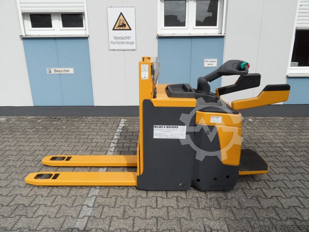 High Lift stacker Linde L 16