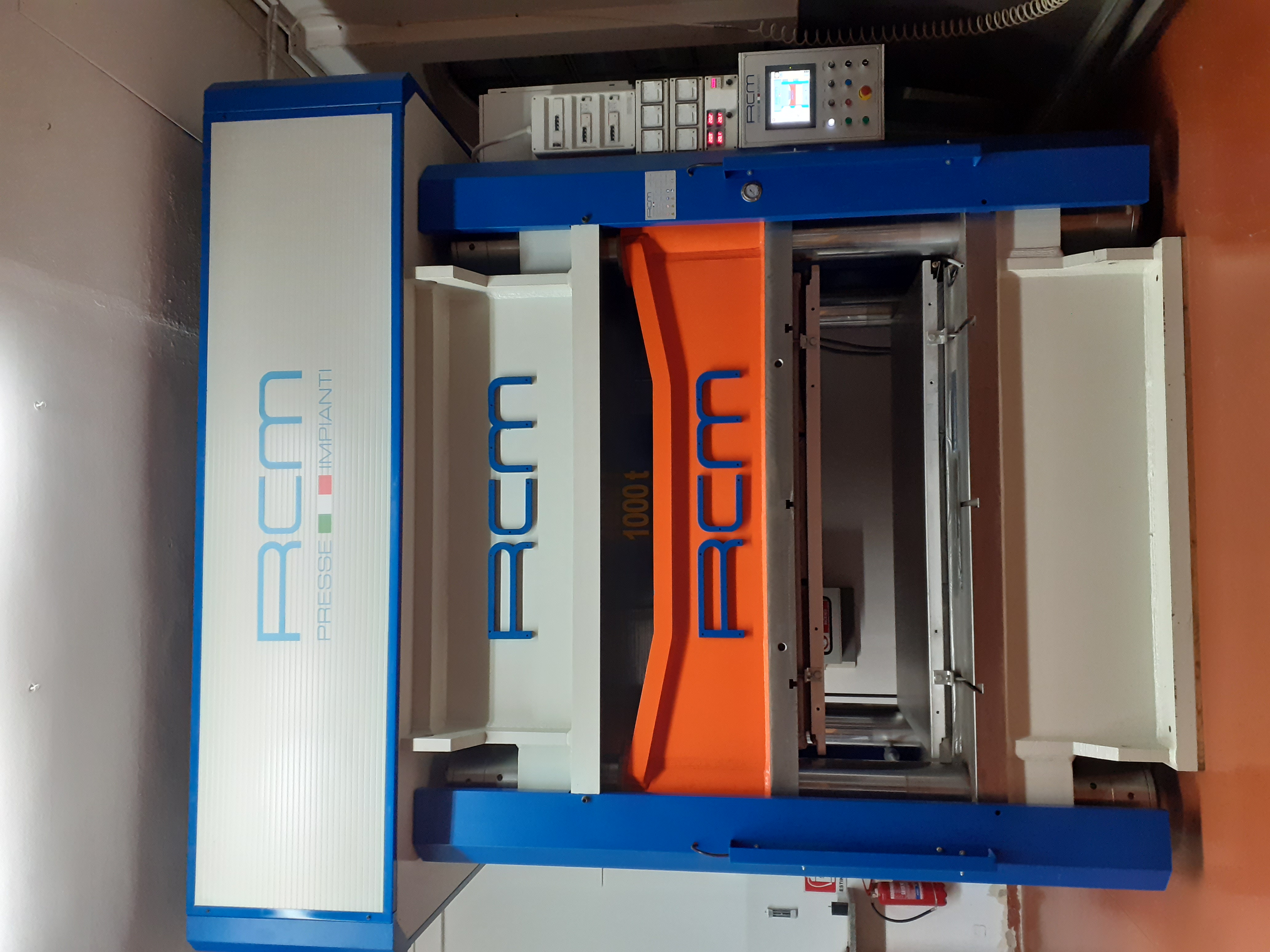 Presse hydraulique RCM 2011 Faible nombre d'heures