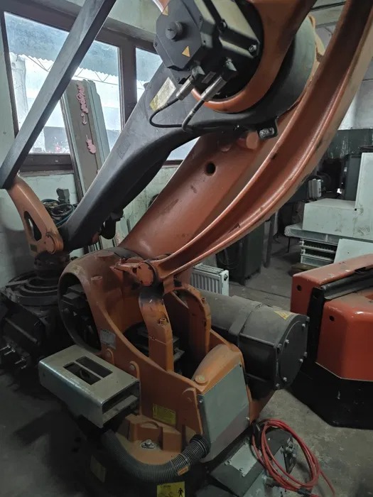 Cellule de palettisation complète Kuka KR 180-2 PA