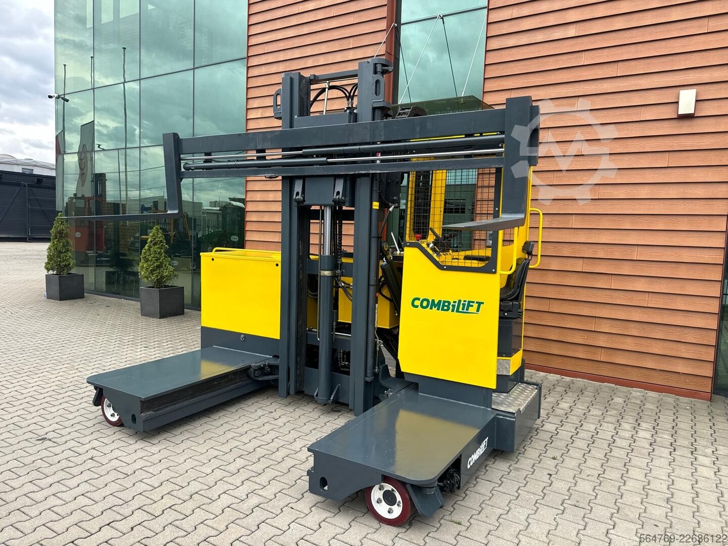 4-way forklift Combilift C4000STE / Electric / Battery 2023 year