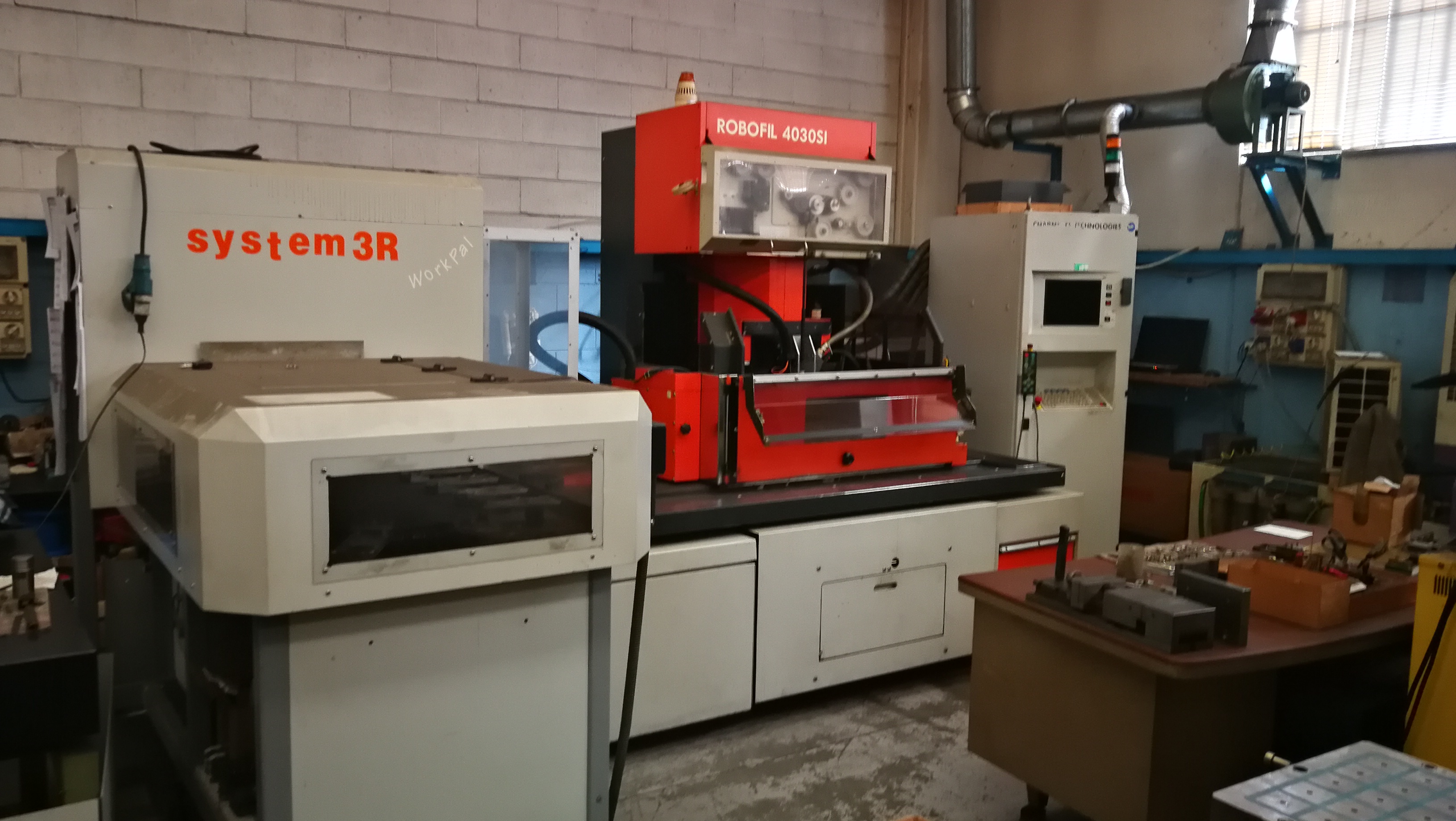 Machine d'électro-érosion par fil CHARMILLES ROBOFIL 4030 SI d'occasion