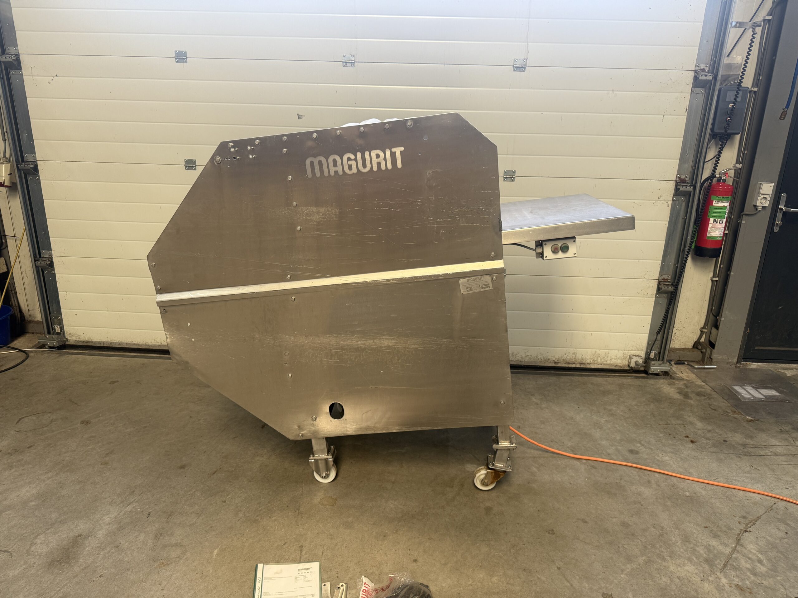 Machine de découpe de viande Magurit 152