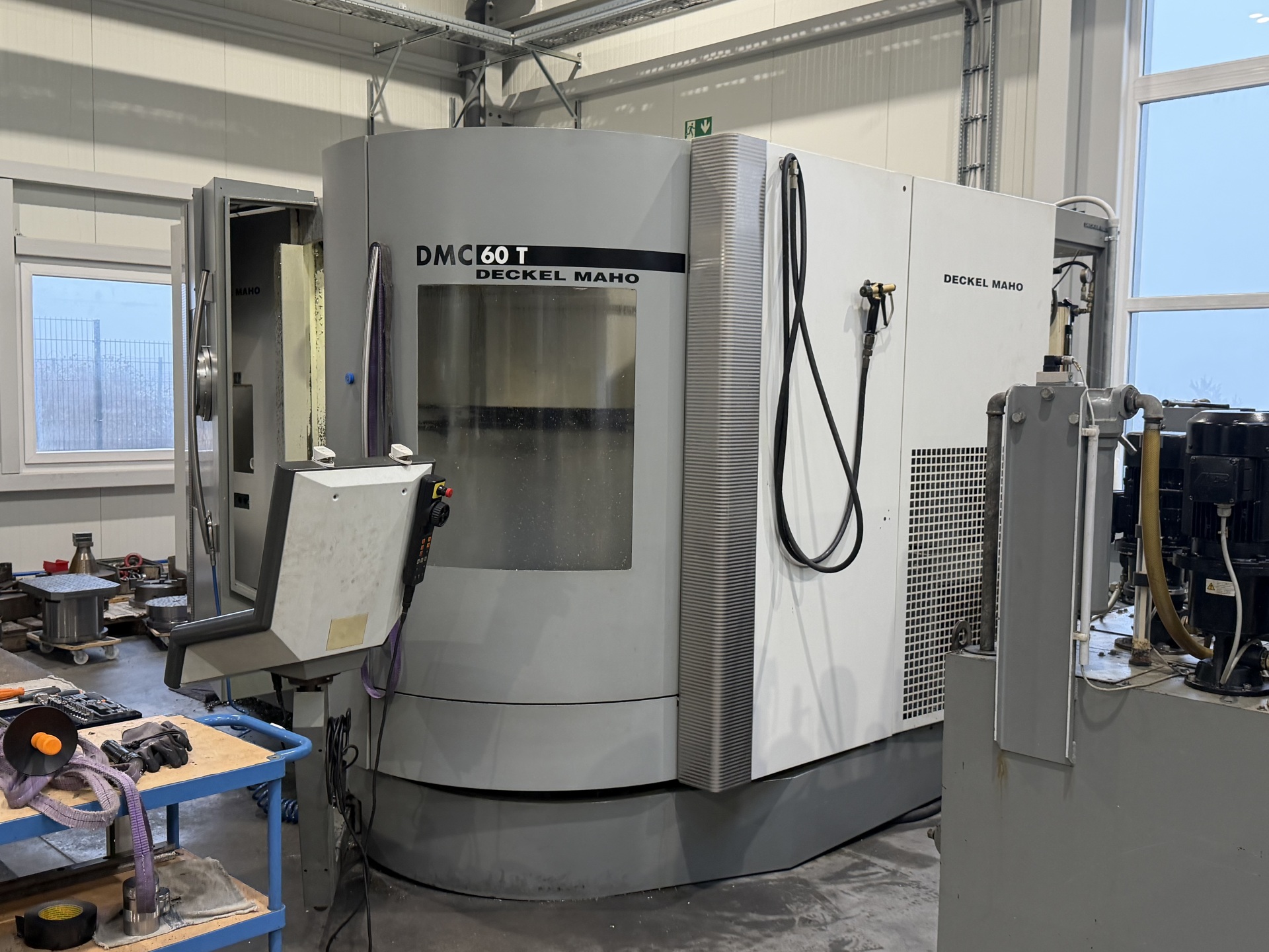 Centre d'usinage 5 axes DECKEL MAHO DMC 60T