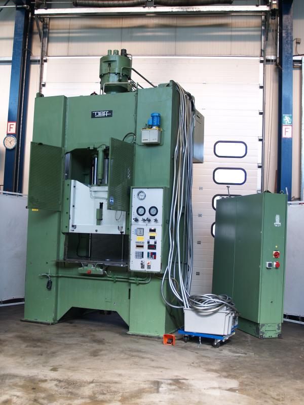 Presse hydraulique NEFF RHS 125 Z