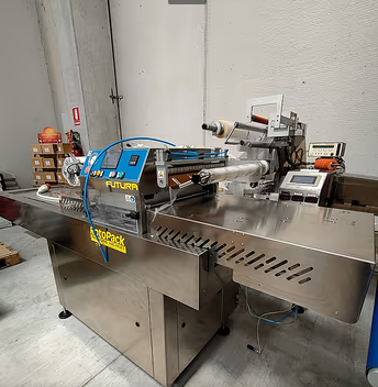 Ligne de formage remplissage operculage Rotopack FUTURA