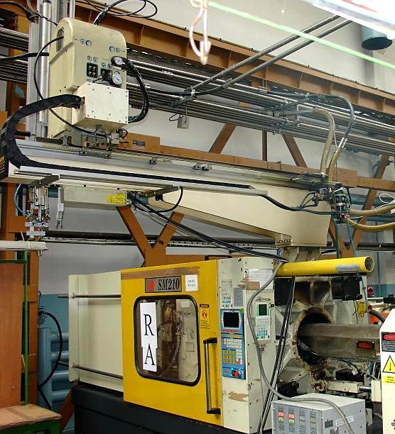 Presse à injecter Asian Plastics Machinery SM210