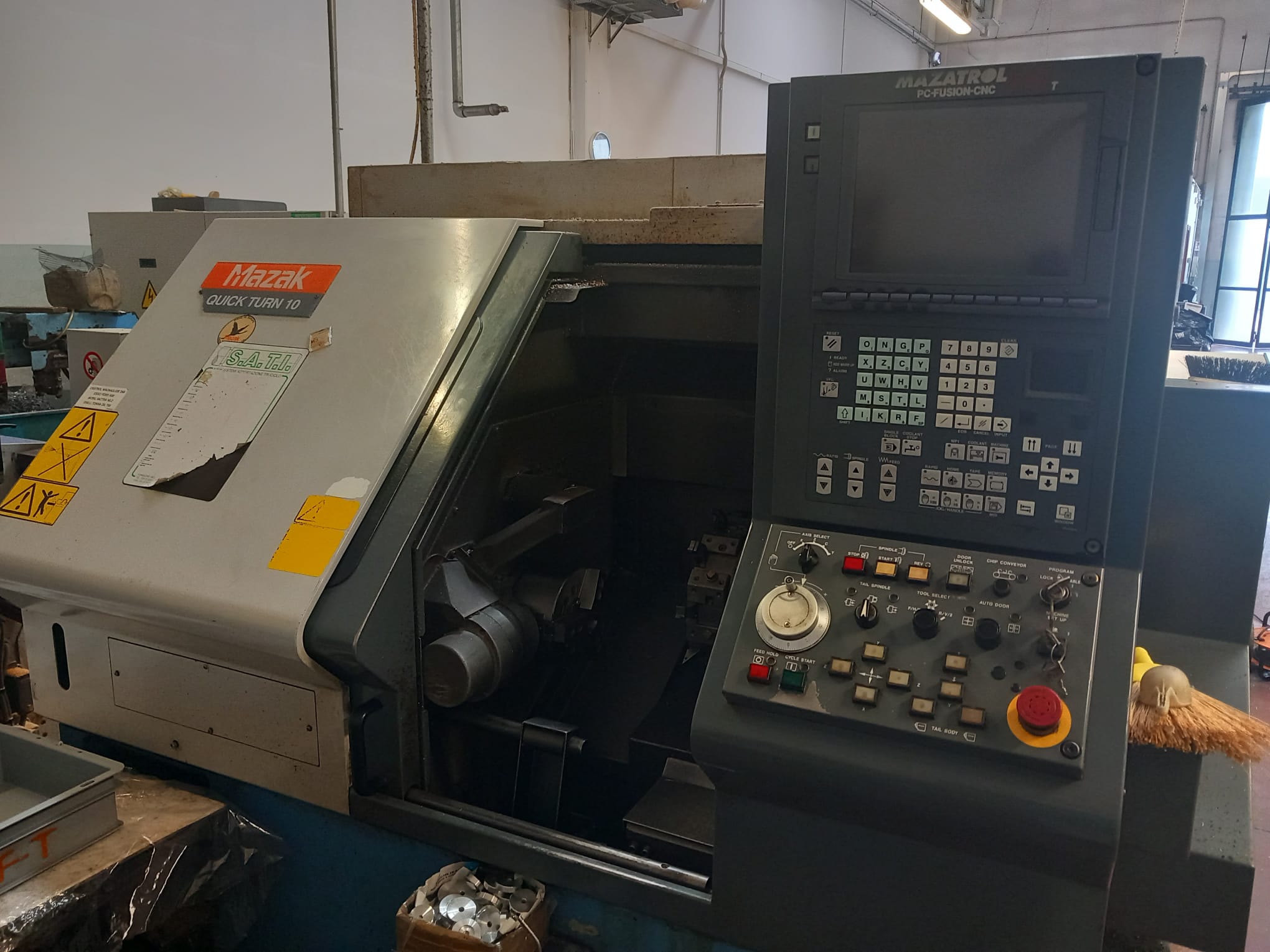 Tour CNC avec ravitailleur de barres Mazak QUICK TURN 10 d'occasion