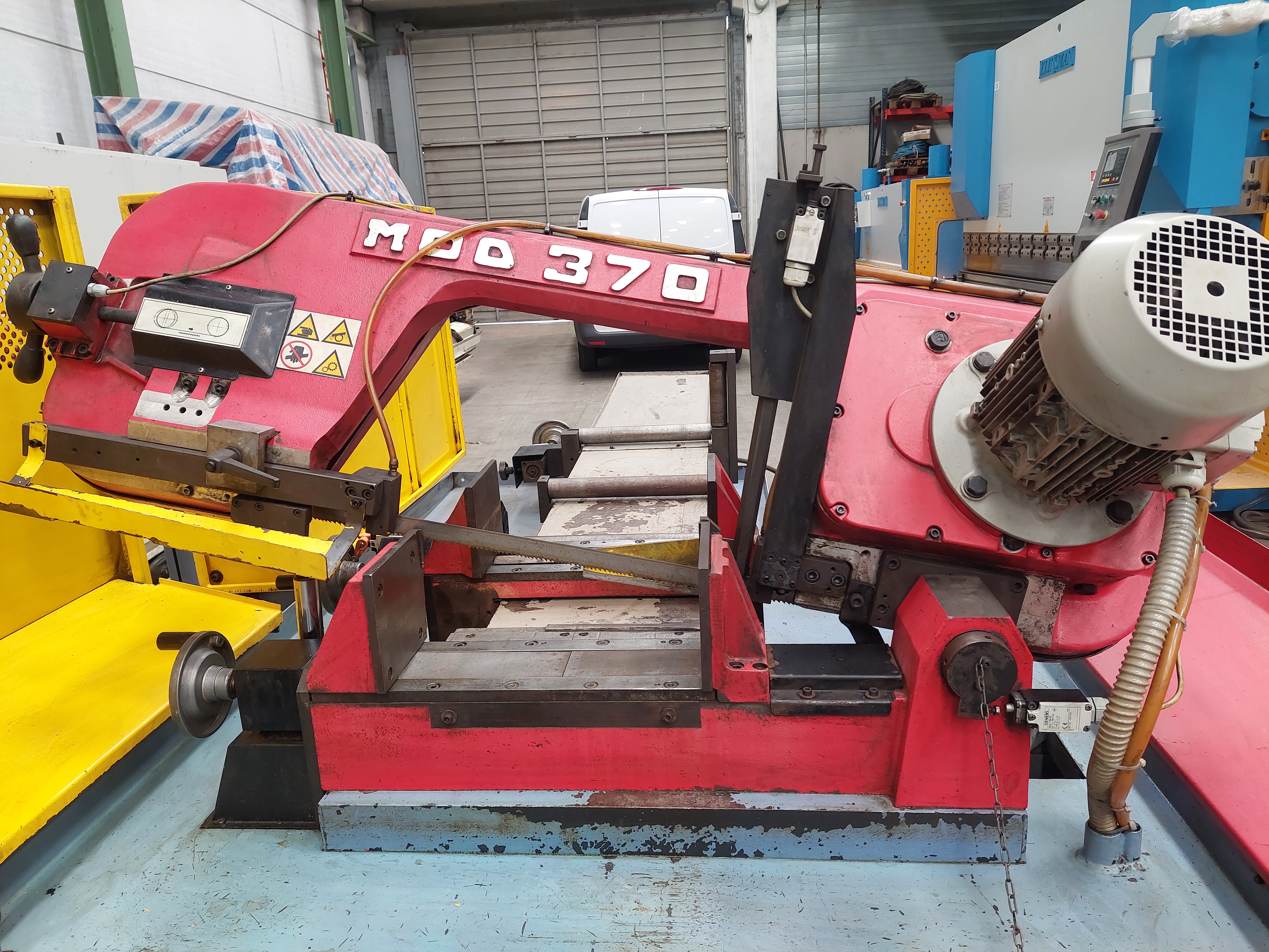 Scie à ruban pour métal FAT 370A