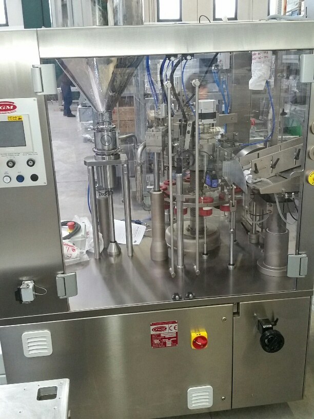 Remplisseuse de tubes TGM E250M d'occasion