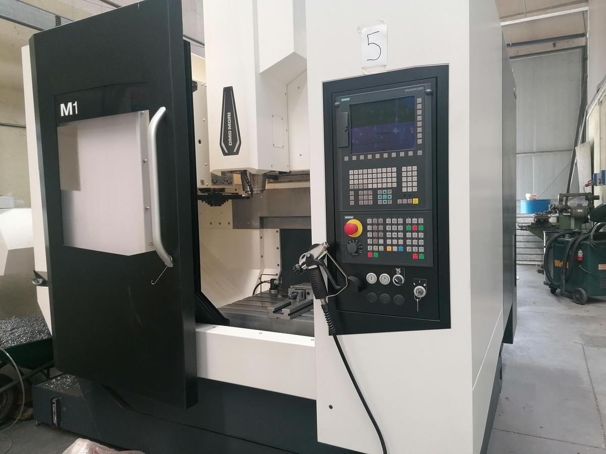 Centre d'usinage vertical DMG MORI M1 d'occasion