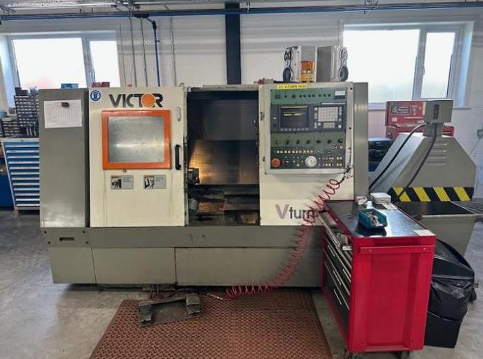 Tour cnc avec outils fixes VICTOR V TURN 16 d'occasion