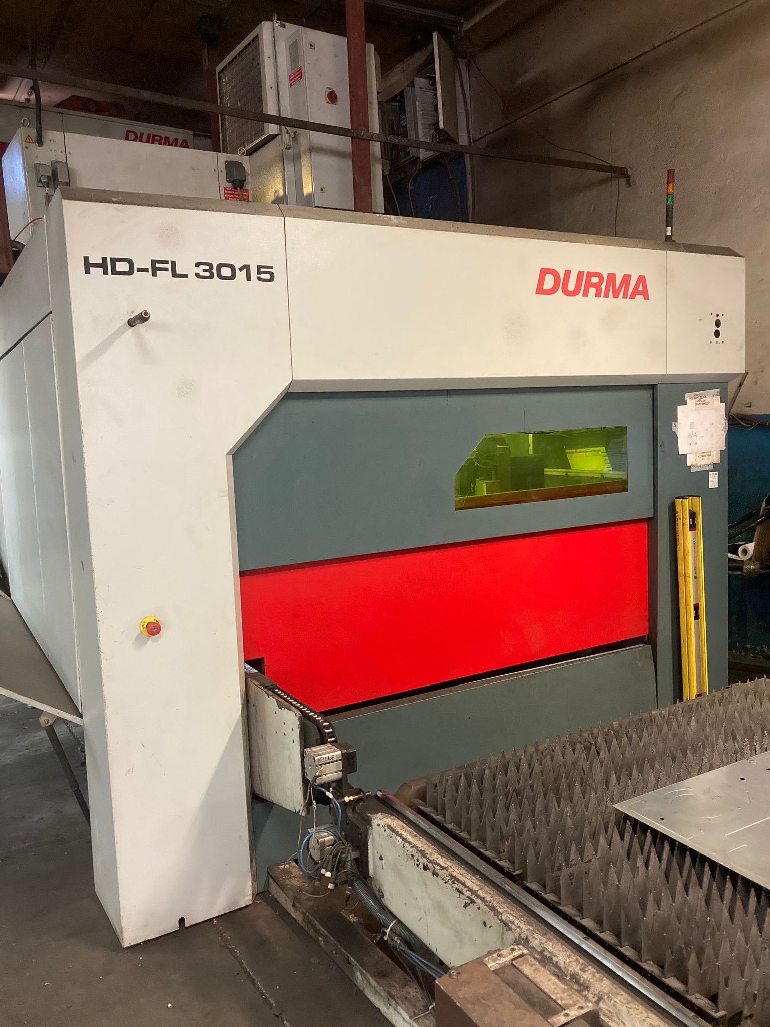 Machine de découpe laser Durma HD-FL 3015