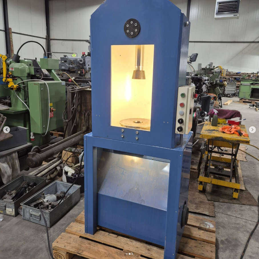 Presse à brocher hydraulique