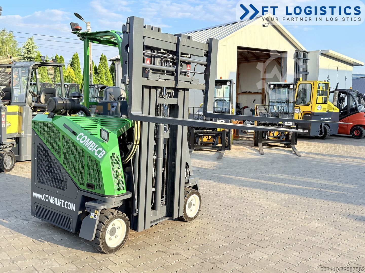 4-way forklift Combilift CB3000 DIESEL TRIPLEX 4900 POSITIONER