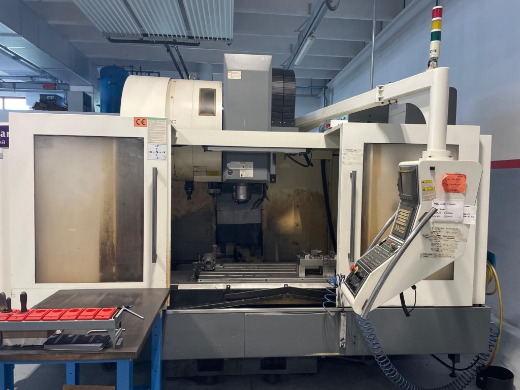 Centre d'usinage vertical SHE HONG VMC 1300 d'occasion