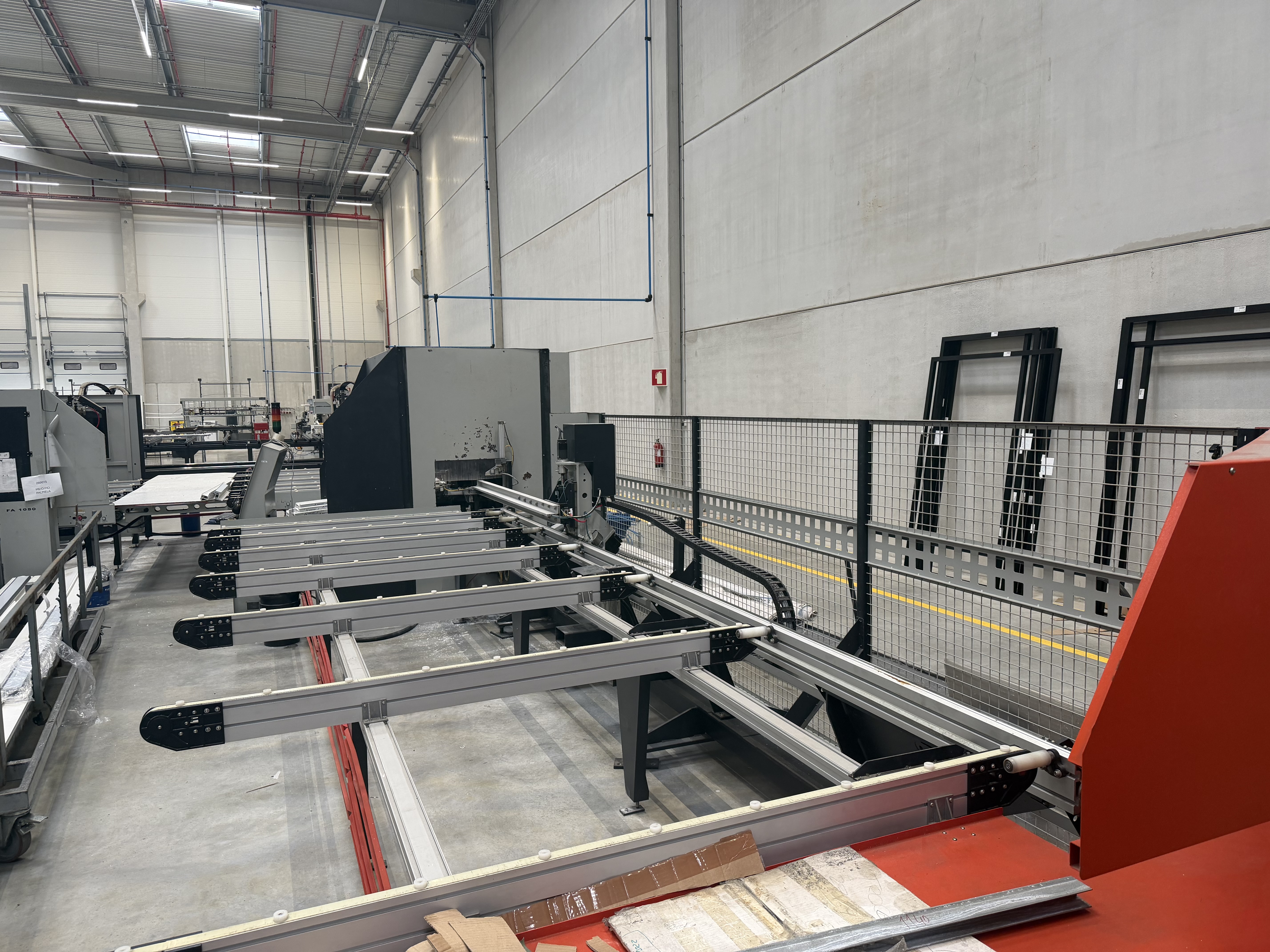 Machine d'usinage de profilés en PVC KABAN FA1080
