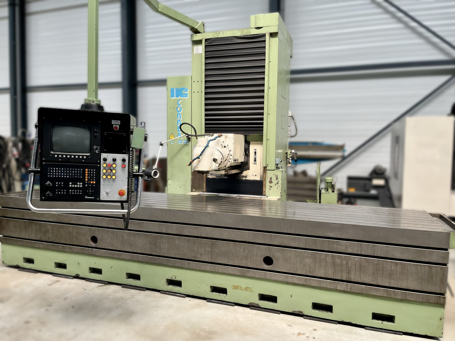 Fraiseuse cnc à banc fixe CORREA L 30/32