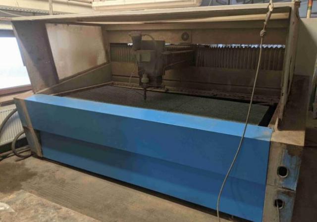 Machine de découpe jet d'eau PTV FREE BEAM WJ2010